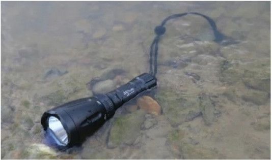 Підводний водонепроникний протиударний ліхтар Police 8774 T6