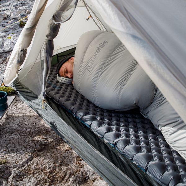 Матрас надувной сверхлегкий Naturehike CNH22DZ018 с мешком для надувания овальный 183 см (Серый)
