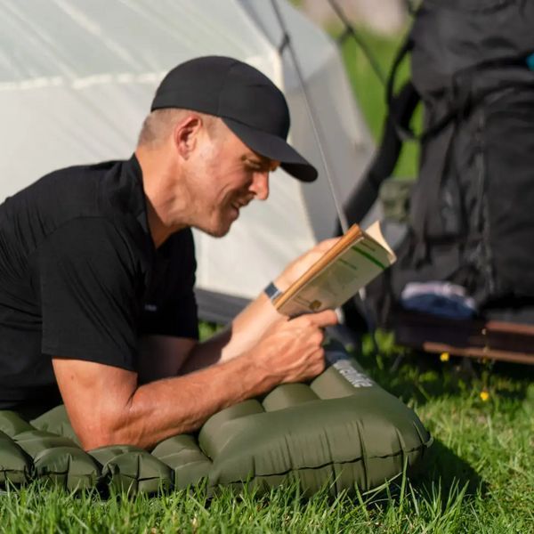 Матрас надувной одинарный Naturehike FC01 со встроенным ножным насосом (Зеленый)