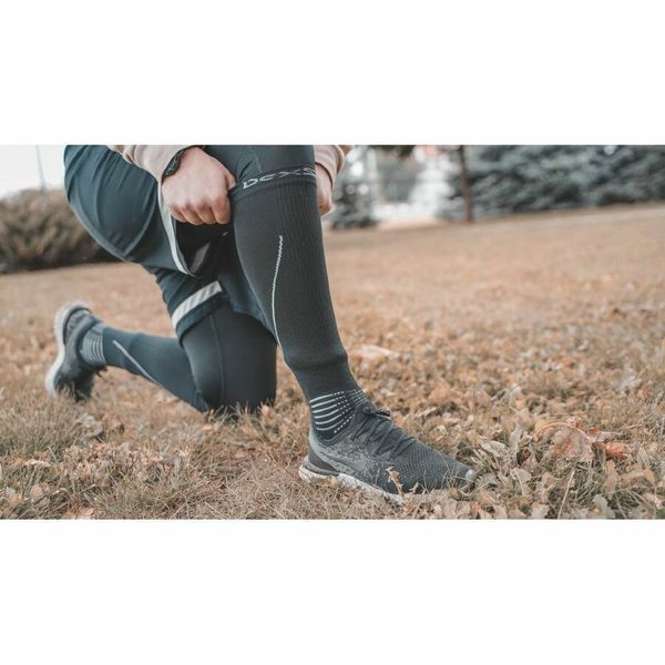 Високі водонепроникні шкарпетки Dexshell Compression Mudder (Чорні із сірим) S