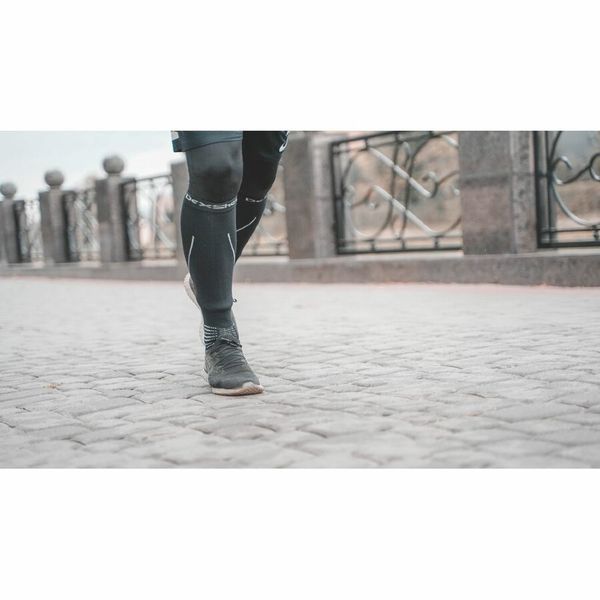 Високі водонепроникні шкарпетки Dexshell Compression Mudder (Чорні із сірим) S